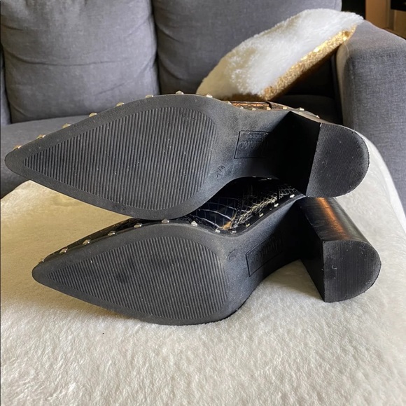 Boots - Picture 4 of 5